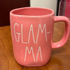 Rae Dunn coffee mug says GLAM-MA